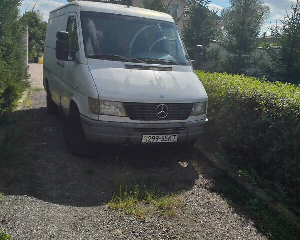 Белый Мерседес Sprinter, объемом двигателя 2.3 л и пробегом 583 тыс. км за 3800 $, фото 1 на Automoto.ua