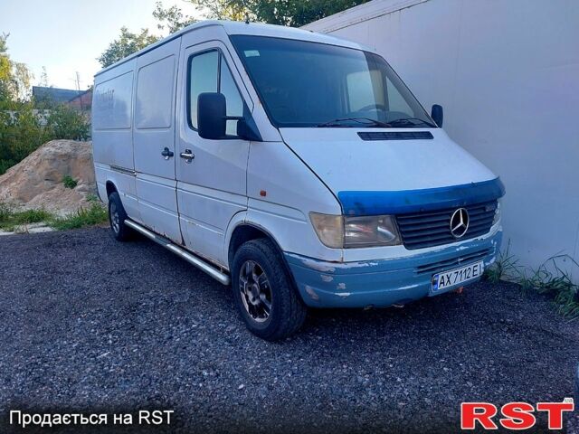 Белый Мерседес Sprinter, объемом двигателя 2.3 л и пробегом 500 тыс. км за 2600 $, фото 1 на Automoto.ua