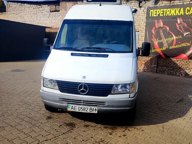 Белый Мерседес Sprinter, объемом двигателя 2.3 л и пробегом 150 тыс. км за 4700 $, фото 1 на Automoto.ua