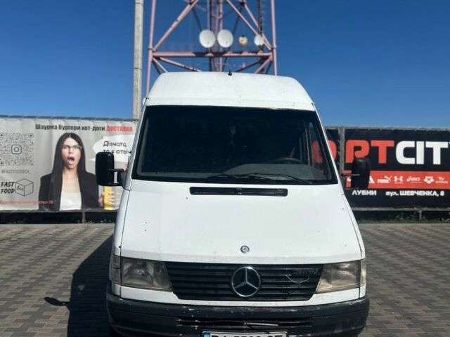Белый Мерседес Sprinter, объемом двигателя 2.3 л и пробегом 400 тыс. км за 4200 $, фото 1 на Automoto.ua