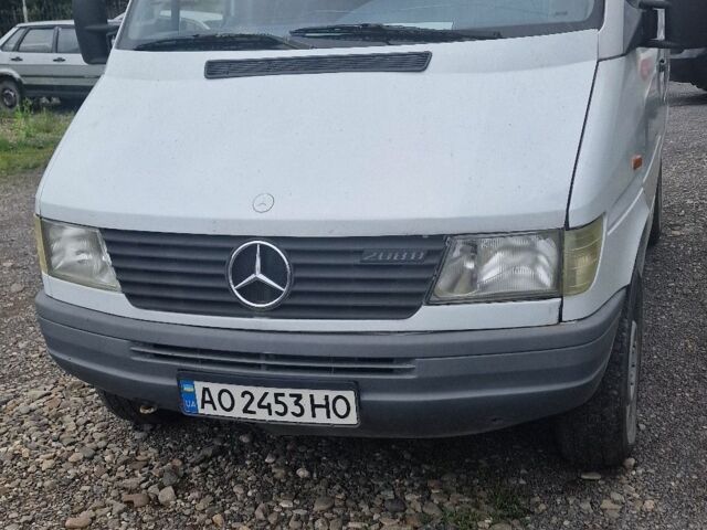 Белый Мерседес Sprinter, объемом двигателя 2.3 л и пробегом 100 тыс. км за 3600 $, фото 1 на Automoto.ua