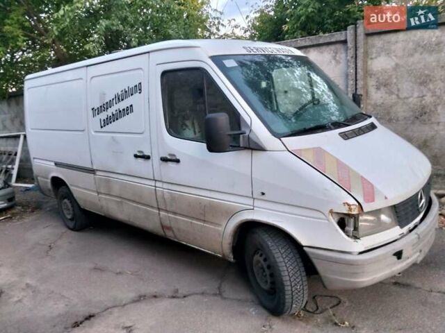 Белый Мерседес Sprinter, объемом двигателя 2.3 л и пробегом 300 тыс. км за 3000 $, фото 1 на Automoto.ua