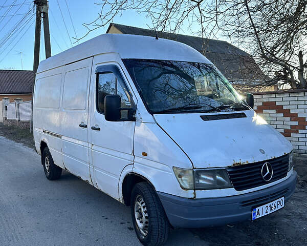 Білий Мерседес Sprinter, об'ємом двигуна 2.3 л та пробігом 400 тис. км за 4100 $, фото 1 на Automoto.ua