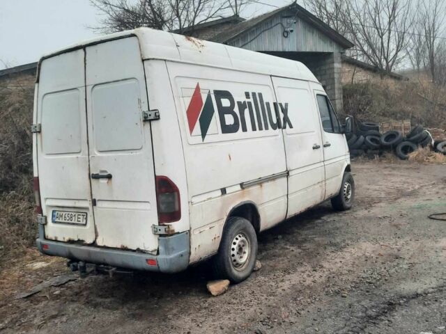 Белый Мерседес Sprinter, объемом двигателя 2.3 л и пробегом 450 тыс. км за 2100 $, фото 1 на Automoto.ua