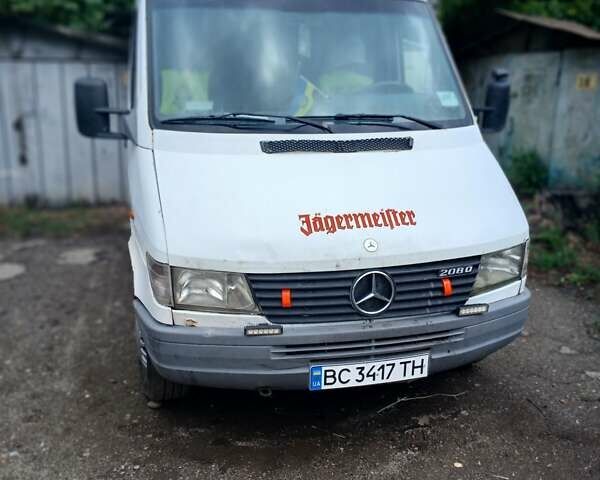 Белый Мерседес Sprinter, объемом двигателя 2.3 л и пробегом 695 тыс. км за 3200 $, фото 1 на Automoto.ua