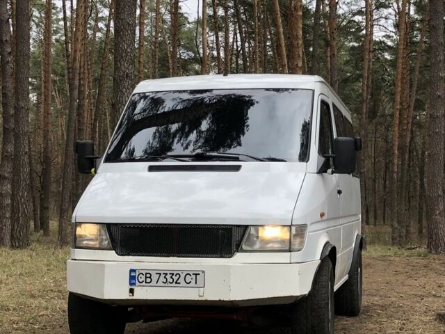 Белый Мерседес Sprinter, объемом двигателя 2.9 л и пробегом 300 тыс. км за 6000 $, фото 1 на Automoto.ua
