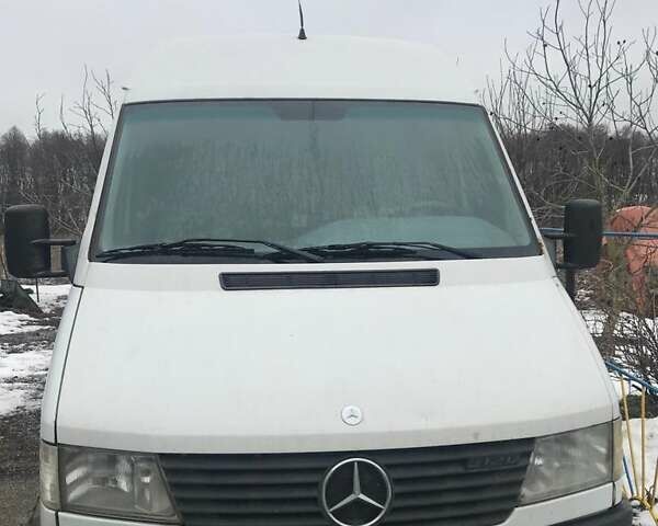 Белый Мерседес Sprinter, объемом двигателя 0 л и пробегом 470 тыс. км за 6200 $, фото 1 на Automoto.ua