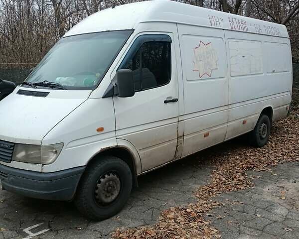 Белый Мерседес Sprinter, объемом двигателя 0 л и пробегом 500 тыс. км за 4800 $, фото 1 на Automoto.ua