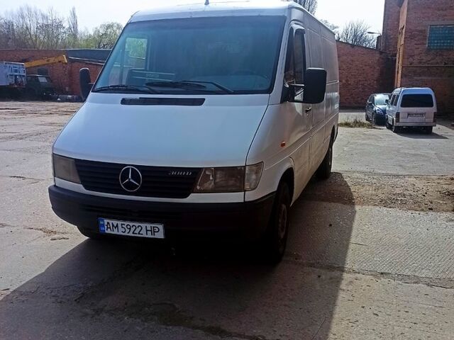 Білий Мерседес Sprinter, об'ємом двигуна 2.3 л та пробігом 300 тис. км за 5300 $, фото 1 на Automoto.ua