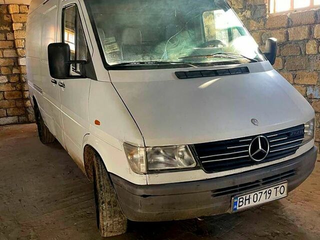 Белый Мерседес Sprinter, объемом двигателя 2.9 л и пробегом 600 тыс. км за 5000 $, фото 1 на Automoto.ua