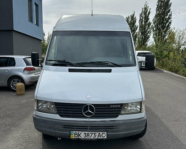 Белый Мерседес Sprinter, объемом двигателя 2.9 л и пробегом 540 тыс. км за 6700 $, фото 1 на Automoto.ua