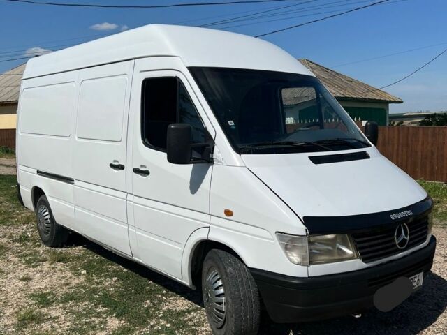 Белый Мерседес Sprinter, объемом двигателя 2.9 л и пробегом 600 тыс. км за 2000 $, фото 1 на Automoto.ua
