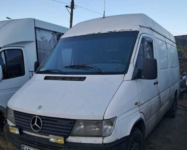 Белый Мерседес Sprinter, объемом двигателя 2.3 л и пробегом 792 тыс. км за 3900 $, фото 1 на Automoto.ua