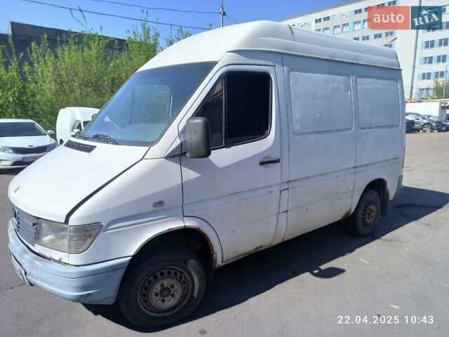 Белый Мерседес Sprinter, объемом двигателя 2.3 л и пробегом 700 тыс. км за 4500 $, фото 1 на Automoto.ua