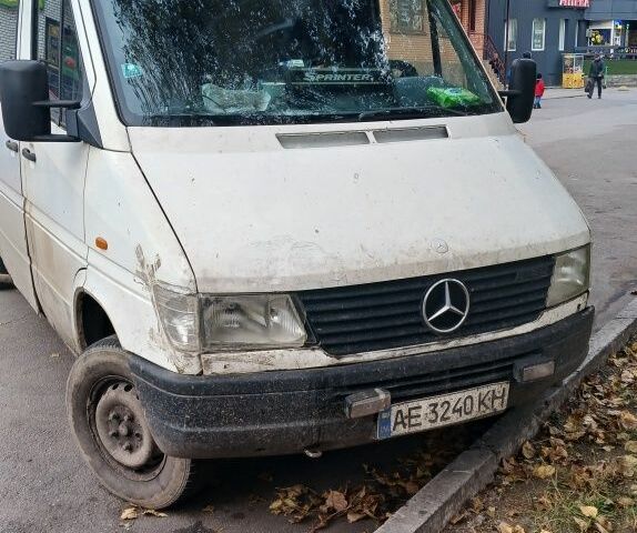 Мерседес Sprinter 1998 у Хмельницькому на Automoto.ua Білий Мерседес Sprinter, об'ємом двигуна 2.9 л та пробігом 750 тис. км за 3500 $, фото 1 на Automoto.ua