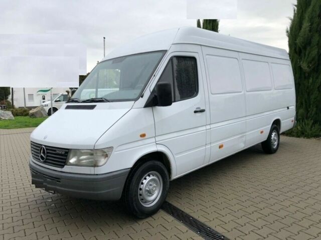 Белый Мерседес Sprinter, объемом двигателя 2.9 л и пробегом 550 тыс. км за 2800 $, фото 1 на Automoto.ua