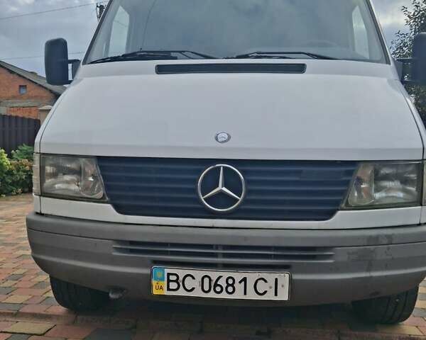Белый Мерседес Sprinter, объемом двигателя 3 л и пробегом 398 тыс. км за 9500 $, фото 1 на Automoto.ua