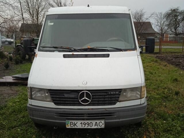 Білий Мерседес Sprinter, об'ємом двигуна 2.3 л та пробігом 540 тис. км за 2700 $, фото 1 на Automoto.ua