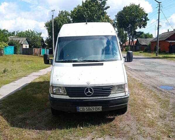 Білий Мерседес Sprinter, об'ємом двигуна 2.3 л та пробігом 641 тис. км за 3500 $, фото 1 на Automoto.ua