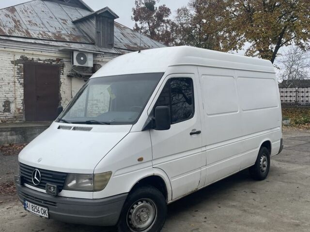 Белый Мерседес Sprinter, объемом двигателя 2.9 л и пробегом 450 тыс. км за 3900 $, фото 1 на Automoto.ua