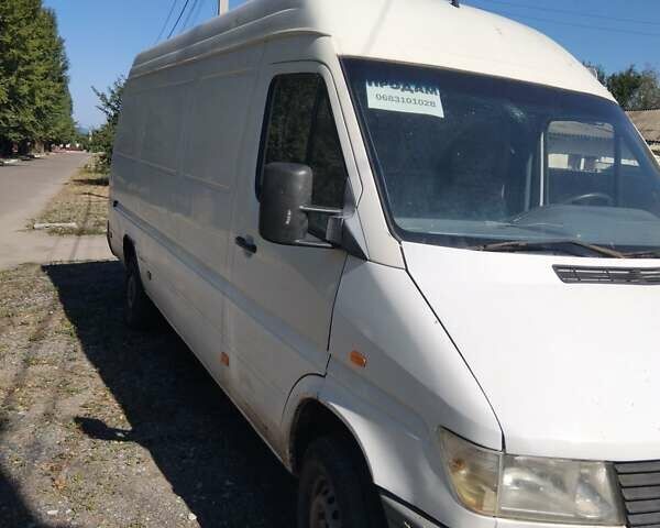 Белый Мерседес Sprinter, объемом двигателя 0 л и пробегом 450 тыс. км за 7000 $, фото 1 на Automoto.ua