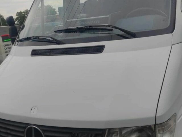 Белый Мерседес Sprinter, объемом двигателя 0 л и пробегом 360 тыс. км за 8300 $, фото 1 на Automoto.ua