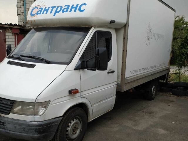 Белый Мерседес Sprinter, объемом двигателя 0 л и пробегом 640 тыс. км за 8300 $, фото 1 на Automoto.ua