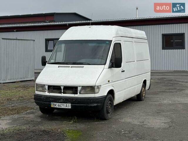 Белый Мерседес Sprinter, объемом двигателя 2.8 л и пробегом 700 тыс. км за 4200 $, фото 1 на Automoto.ua