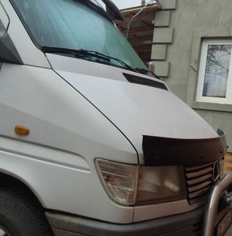 Белый Мерседес Sprinter, объемом двигателя 0 л и пробегом 422 тыс. км за 9000 $, фото 1 на Automoto.ua