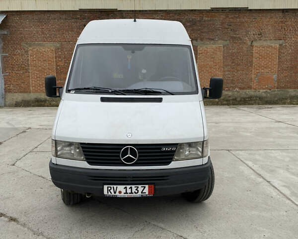 Белый Мерседес Sprinter, объемом двигателя 0 л и пробегом 385 тыс. км за 6700 $, фото 1 на Automoto.ua