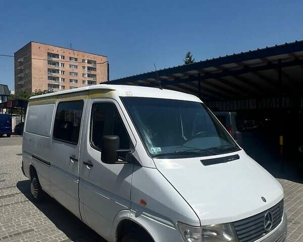 Белый Мерседес Sprinter, объемом двигателя 0 л и пробегом 650 тыс. км за 4350 $, фото 1 на Automoto.ua