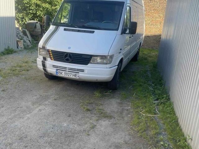 Белый Мерседес Sprinter, объемом двигателя 2.9 л и пробегом 500 тыс. км за 8500 $, фото 1 на Automoto.ua
