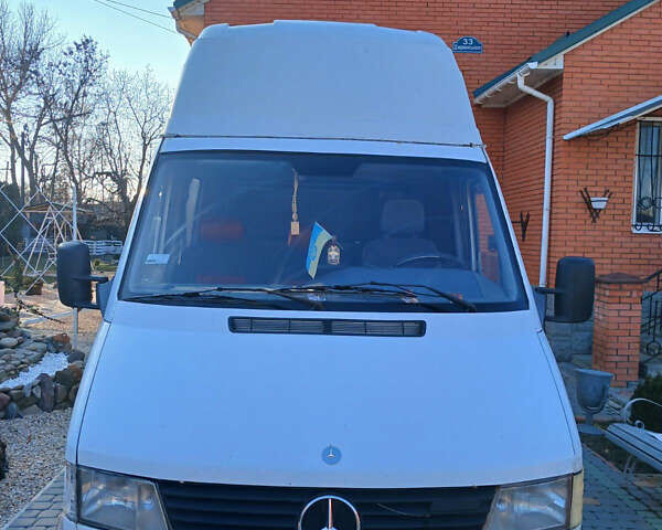 Белый Мерседес Sprinter, объемом двигателя 2.9 л и пробегом 500 тыс. км за 8600 $, фото 1 на Automoto.ua