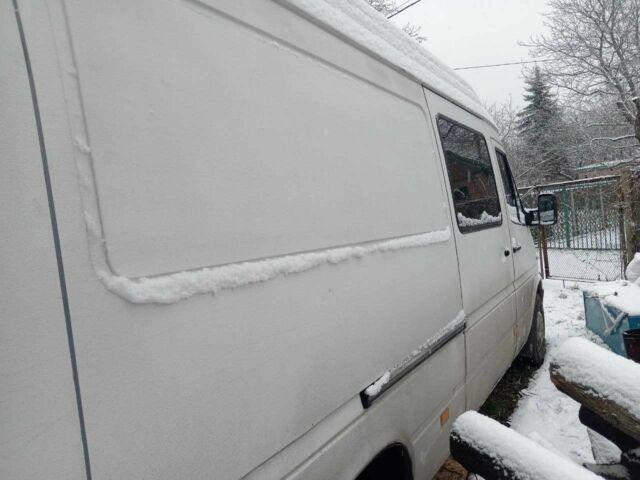 Белый Мерседес Sprinter, объемом двигателя 2.87 л и пробегом 500 тыс. км за 6000 $, фото 1 на Automoto.ua