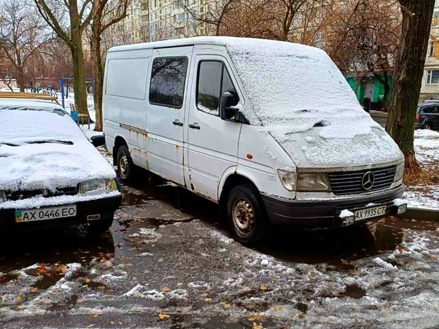 Білий Мерседес Sprinter, об'ємом двигуна 2.9 л та пробігом 0 тис. км за 2000 $, фото 1 на Automoto.ua