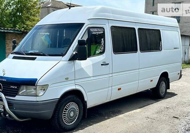 Білий Мерседес Sprinter, об'ємом двигуна 2.9 л та пробігом 465 тис. км за 8200 $, фото 1 на Automoto.ua