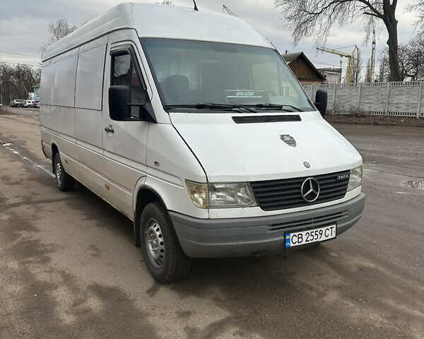 Белый Мерседес Sprinter, объемом двигателя 2.9 л и пробегом 700 тыс. км за 7500 $, фото 1 на Automoto.ua