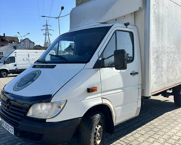 Белый Мерседес Sprinter, объемом двигателя 2.1 л и пробегом 607 тыс. км за 8200 $, фото 1 на Automoto.ua