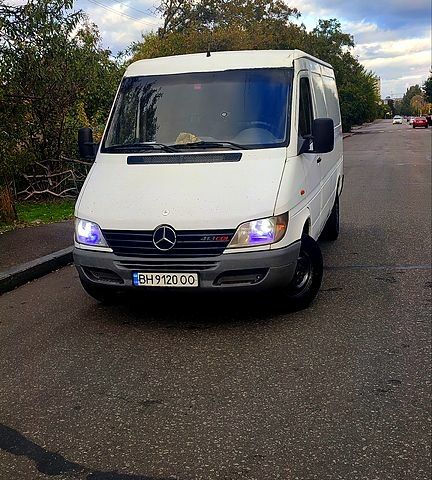 Білий Мерседес Sprinter, об'ємом двигуна 2.7 л та пробігом 300 тис. км за 7000 $, фото 1 на Automoto.ua