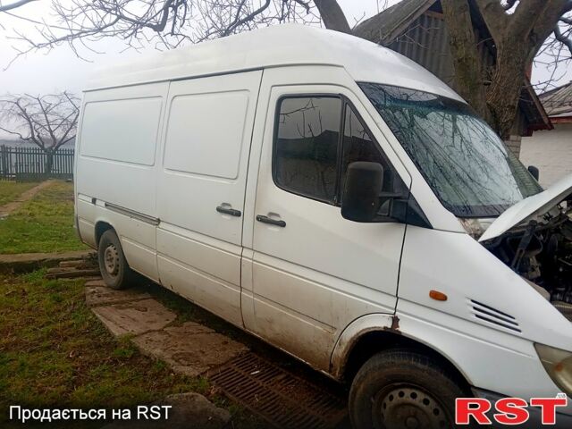 Белый Мерседес Sprinter, объемом двигателя 22 л и пробегом 427 тыс. км за 6300 $, фото 1 на Automoto.ua