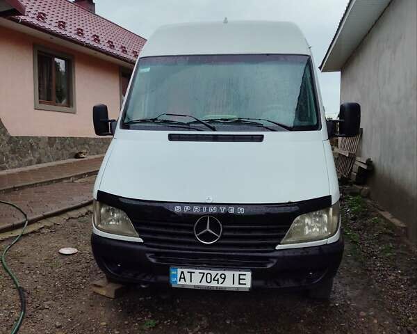 Белый Мерседес Sprinter, объемом двигателя 2.7 л и пробегом 682 тыс. км за 11800 $, фото 1 на Automoto.ua