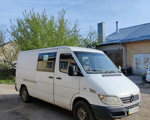 Білий Мерседес Sprinter, об'ємом двигуна 2.15 л та пробігом 500 тис. км за 5200 $, фото 1 на Automoto.ua