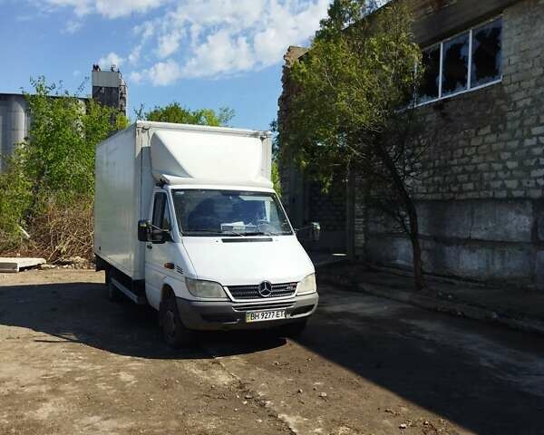 Белый Мерседес Sprinter, объемом двигателя 2.15 л и пробегом 940 тыс. км за 7000 $, фото 1 на Automoto.ua