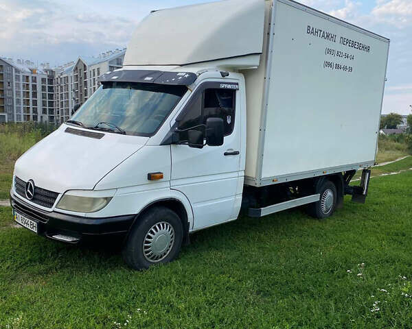 Белый Мерседес Sprinter, объемом двигателя 2.1 л и пробегом 530 тыс. км за 9500 $, фото 1 на Automoto.ua