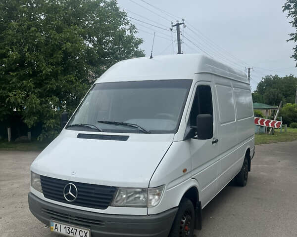 Белый Мерседес Sprinter, объемом двигателя 2.3 л и пробегом 596 тыс. км за 8000 $, фото 1 на Automoto.ua