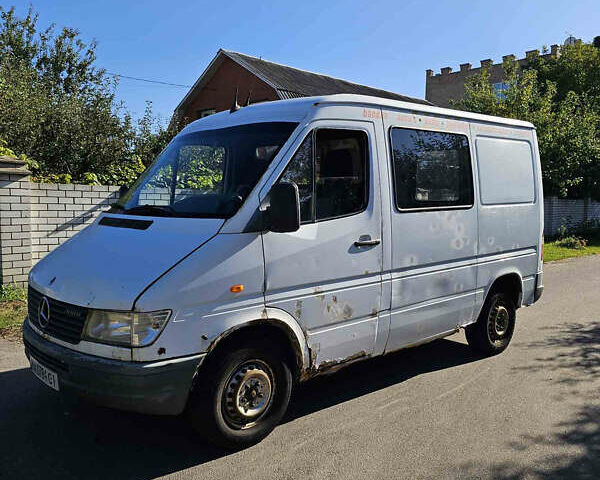 Белый Мерседес Sprinter, объемом двигателя 2.3 л и пробегом 400 тыс. км за 2799 $, фото 1 на Automoto.ua
