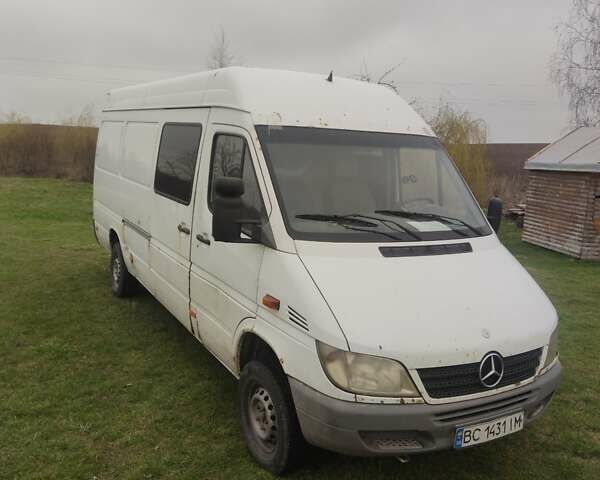 Белый Мерседес Sprinter, объемом двигателя 2.1 л и пробегом 560 тыс. км за 5800 $, фото 1 на Automoto.ua
