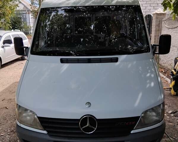 Белый Мерседес Sprinter, объемом двигателя 2.15 л и пробегом 256 тыс. км за 8000 $, фото 1 на Automoto.ua