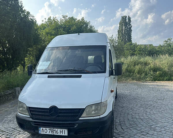 Белый Мерседес Sprinter, объемом двигателя 2.15 л и пробегом 450 тыс. км за 6800 $, фото 1 на Automoto.ua