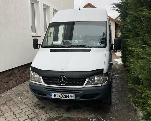 Белый Мерседес Sprinter, объемом двигателя 2.2 л и пробегом 400 тыс. км за 8500 $, фото 1 на Automoto.ua